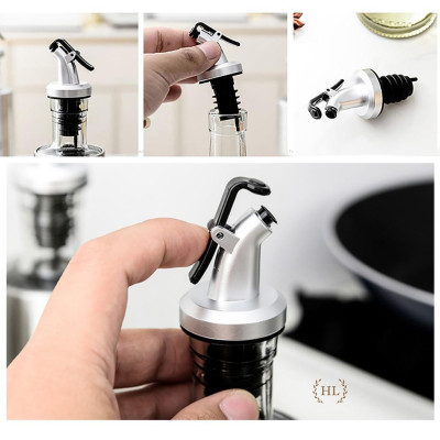 Bình thủy tinh bọc inox đựng dầu ăn, giấm, nước tương, nước mắm, gia vị... có vòi chiết rót thông minh hạn chế quá tay