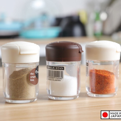 Combo 02 hũ rắc gia vị dùng cho quán ăn, nhà hàng hàng nội địa Nhật Bản (Made in Japan)