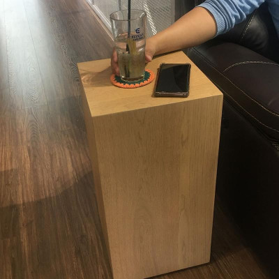 Bàn góc sofa hình hộp chữ nhật có bánh xe hiện đại SMLIFE Claris 4C | D30,5 x R30,5 x C59,8cm | gỗ Cao Su và Veneer Sồi