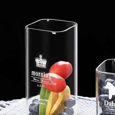 LY THỦY TINH CHỊU NHIỆT UỐNG NƯỚC, SINH TỐ HOA QUẢ PHONG CÁCH ANH ( GIAO HÌNH CHỮ NGẪU NHIÊN )- VD90