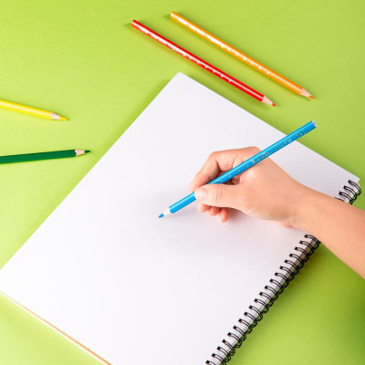 Hộp 12 Bút Chì Màu Deli EC113-12