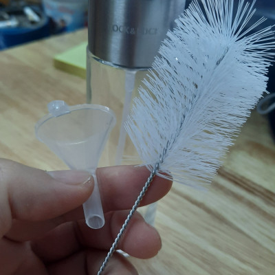 Bình xịt dầu Lock&Lock 100ml kèm phểu và cọ rửa - CKO109