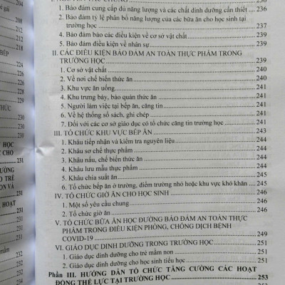 Sách Y Tế Trường Học – Công Tác Vệ Sinh Trường Học, Dinh Dưỡng, An Toàn Thực Phẩm và Một Số Bệnh, Tật Thường Gặp Ở Học Sinh (V2575T)