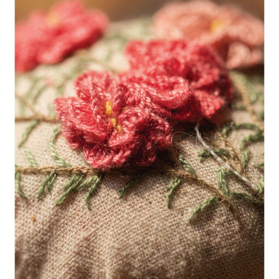 Thêu Ngay Không Cần Hoa Tay - Kỹ Thuật Thêu Hiện Đại Cho Người Mới Học