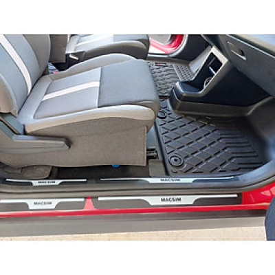 Miếng dán/ decal bảo vệ bậc cửa ô tô – Carbon loại dày – 4 miếng – Chống xước mép cửa cho xe VinFast VF3