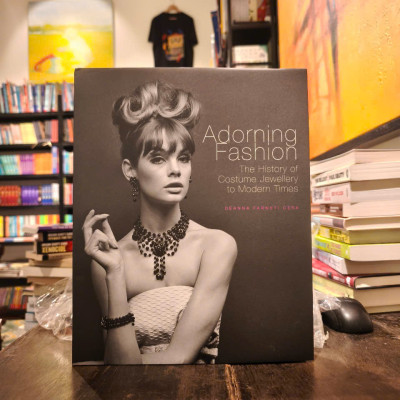 Sách - Adorning Fashion: The History of Costume Jewellery to Modern Times by Deanna Farneti Cera