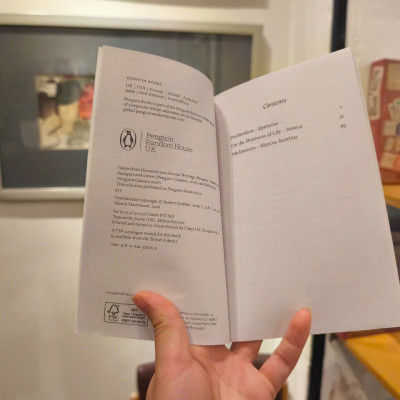 Sách - How To Be a Stoic: Simone de Beauvoir (Penguin Great Ideas) by Epictetus/Khổ Pocket/History & Schools of Thought