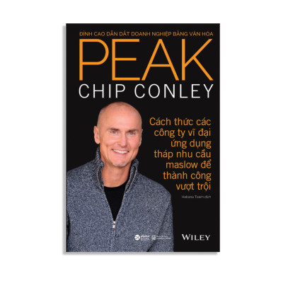 Combo Sách : The Club - Giải Mật Ngoại Hạng Anh + Disney