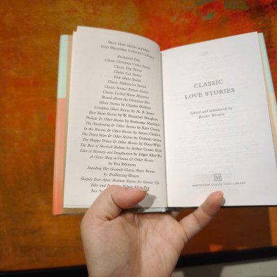 Sách - Classic Love Stories by Becky Brown from Macmillan Collector