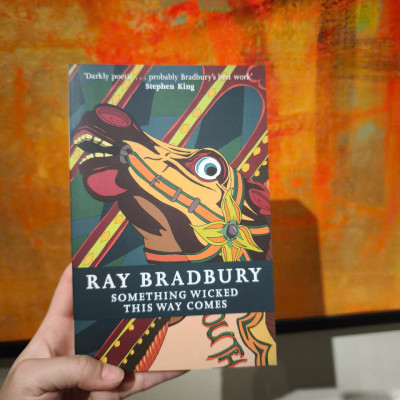 Sách - Something Wicked This Way Comes by Ray Bradbury - Horror / Fantasy / Fiction in English