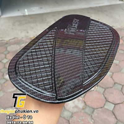 Ốp nắp đậy bình xăng dành cho Ford Everest 2016-2021 vân Carbon