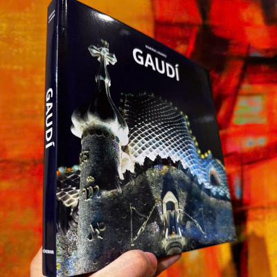 Sách - Gaudí by Marina Linares - Nghệ thuật tiếng Anh/ Art Book in English