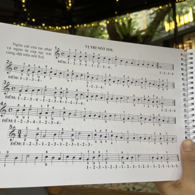 MÉTHODE ROSE – PHƯƠNG PHÁP HỒNG NĂM THỨ NHẤT VỚI ĐÀN PIANO – Ernest Van de Velde – Hà Vân và Lê Dũng dịch – Huy Hoàng Bookstore – NXB Dân Trí (Bìa mềm)