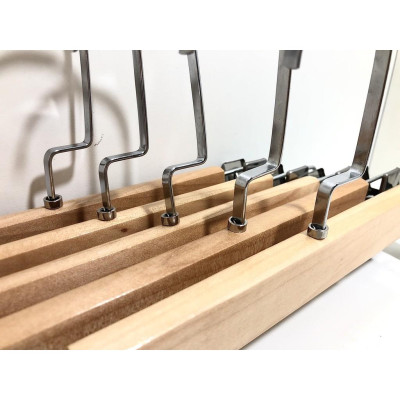 Combo Móc, kẹp treo quần áo bằng gỗ màu vàng đầu kẹp inox, đầu móc xoay 360