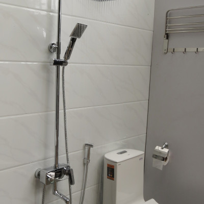 Bộ sen cây tắm đứng nóng lạnh, cảm biến nhiệt độ, màn hình LED Eurolife EL-S907 (Trắng bạc)