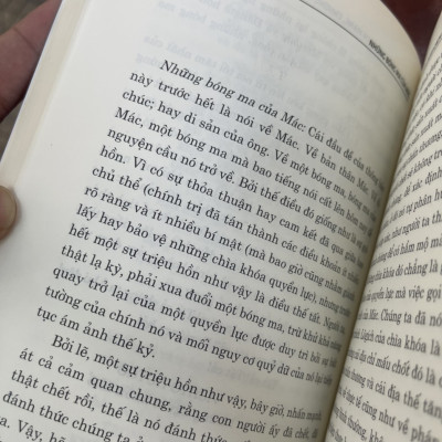 (Sách tham khảo) NHỮNG BÓNG MA CỦA MÁC - Jacques Derrida (Giắccơ Đêriđa) –NXB Chính trị Quốc gia Sự thật – Bìa mềm