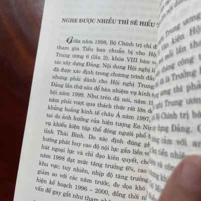 [tuyển tập báo chí bút chiến HỮU THỌ] ĐÈN XANH ĐÈN ĐỎ – NXB CTQG Sự Thật