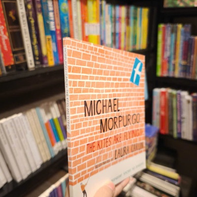 Sách - The Kites Are Flying! by Michael Morpurgo - Children
