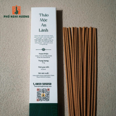 Nhang sạch Thảo Mộc An Lành - Phổ Nghi Hương mùi hương ngọt nhẹ, có tính ấm nóng giúp xây đắp không gian thờ phụng thêm phần ấm cúng, trang nghiêm