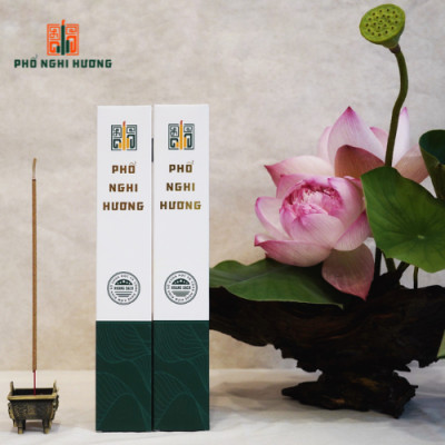 Nhang sạch Thảo Mộc An Lành - Phổ Nghi Hương mùi hương ngọt nhẹ, có tính ấm nóng giúp xây đắp không gian thờ phụng thêm phần ấm cúng, trang nghiêm