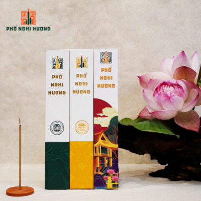 Nhang sạch Thảo Mộc An Lành - Phổ Nghi Hương mùi hương ngọt nhẹ, có tính ấm nóng giúp xây đắp không gian thờ phụng thêm phần ấm cúng, trang nghiêm