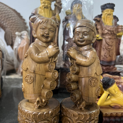 Cặp tiểu đồng chúc phúc bằng gỗ bách xanh thơm nức cao 20x8x8cm 