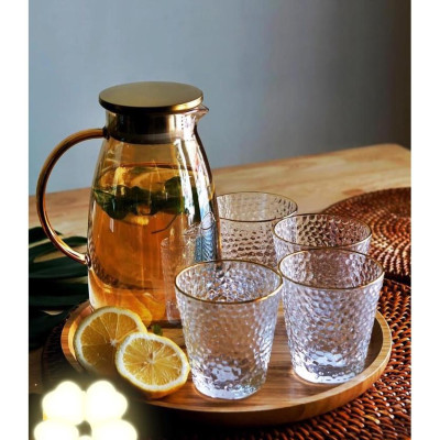 Sét bình đựng nước uống thủy tinh vàng chịu nhiệt cao cấp kèm 6 cốc loe trắng viền vàng thấp vân sần kèm khay tre