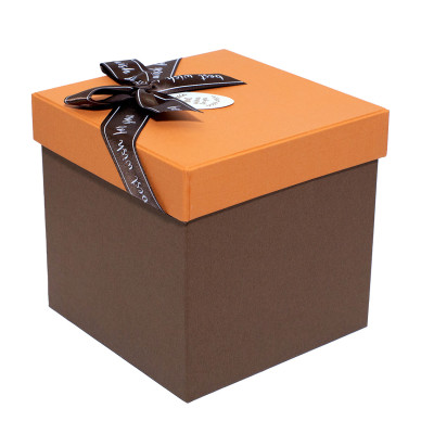 Hộp Quà Vuông V022 - 15 x 15 x 15 cm - Giao màu ngẫu nhiên