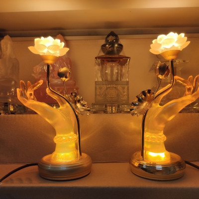 Đèn thờ tay Phật hoa lưu ly