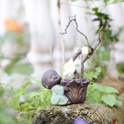Tượng chú tiểu ôm cải thảo Vạn Sự May Mắn - trồng cây, cắm hoa & trang trí 