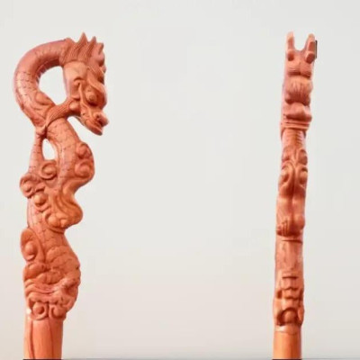 Gậy gỗ đầu rồng nguyên khối gỗ hương -kt 90 x 13 Hàng chính hãng DAICAT