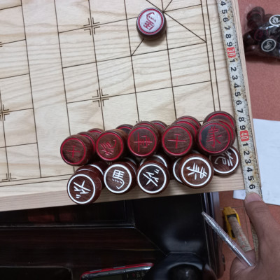 Bàn cờ tướng thông, có cả quân gỗ hương kt 48×50×3cm