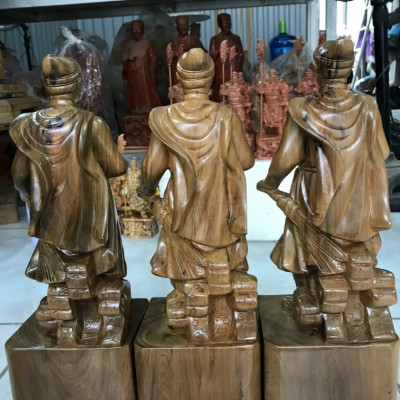 Tượng trần quốc tuấn gỗ bách xanh thơm nức kt cao 50×16×15cm