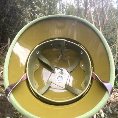 Mũ cối tàu lòng vàng khuy trắng cốt phíp, vải Gabadin tô châu, rơi va đạp không vỡ, tuyệt đối không ngấm nước, vải không phai, phiên bản cối xưa