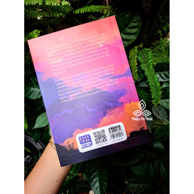 Sách - Quá trẻ để chết tác giả Đinh Hằng