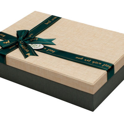 Hộp Quà Chữ Nhật Phượng Hoàng C202 - 24 x 16,5 x 5 cm - Giao mẫu ngẫu nhiên