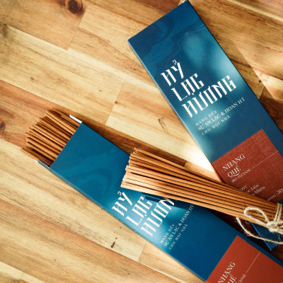 Nhang quế Hỷ Lạc Hương Hygie/Hương quế - Âm cúng và trang nghiêm, được làm từ các loại lá thảo dược chứa tinh dầu. rụng tàn tự nhiên, ít khói, khói nhẹ mau tan