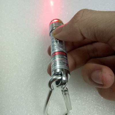 Móc khóa đa năng có đèn Laze để trình chiếu + đèn pin - Hàng chính hãng