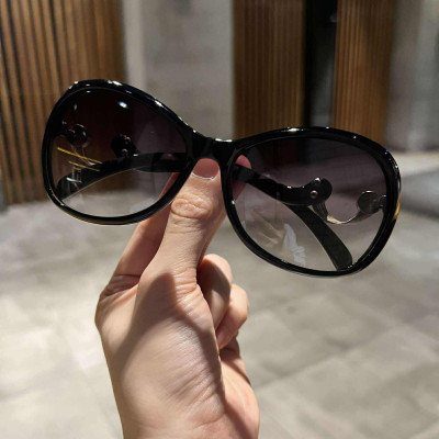 Kính râm nữ thời trang sành điệu