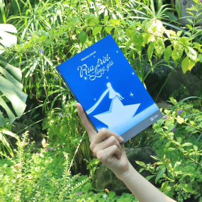 Sách - Rìa Trời Lộng Gió