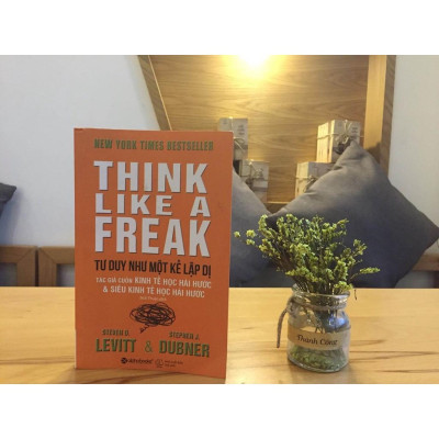 Sách Tư Duy Như Một Kẻ Lập Dị TB - Alphabooks - BẢN QUYỀN