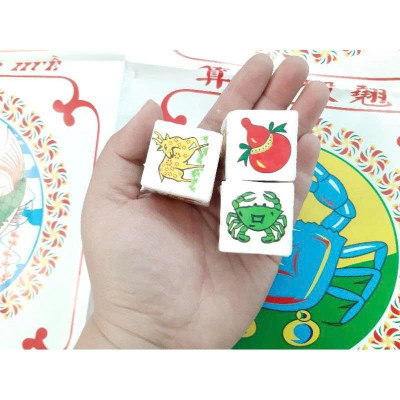 Bộ lắc bầu cua tôm cá hột giấy giải trí vui nhộn hàng Việt Nam gồm bàn giấy 65cm x 43cm và 3 xúc xắc, đồ chơi ngày tết