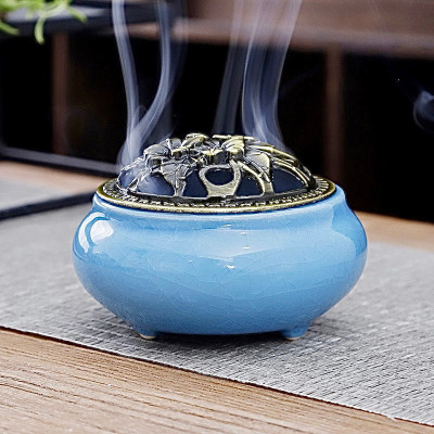 Lư xông trầm bằng gốm  có tấm lót chống nóng , chống ố vàng đáy lư , lư hương sứ  kèm đế cắm được tất cả các loại nhang , giúp tạo ra bầu không khí trong lành , tĩnh tâm và an lạc   