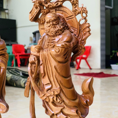 Combo cặp tượng tế công và tượng đạt ma sư tổ bằng gỗ bách xanh thơm nức kt 40×12×11cm