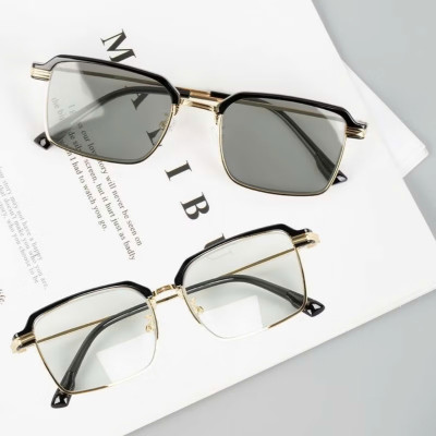 Kính  đọc sách đổi màu khi nắng phom vuông phù hợp cho nam và nữ độ từ 1.0-4.0 độ