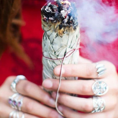 Combo gồm 2 thanh palo santo và 2 bó xô bảo vệ Bạch đàn (Eucalyptus smudge stick)THANH TẨY & BẢO VỆ