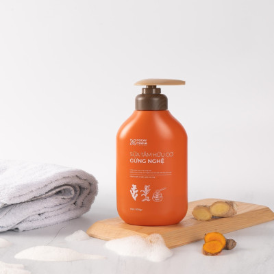 Combo 3 chai Sữa tắm thảo dược hữu cơ Gừng Nghệ Cỏ Cây Hoa Lá - Chiết Xuất Từ 7 Loại Thảo Dược Quý - Phòng Cảm, Tránh Gió, Dưỡng Da - Cho Con Cho Mẹ, Cho Đại Gia Đình, chai 500gr