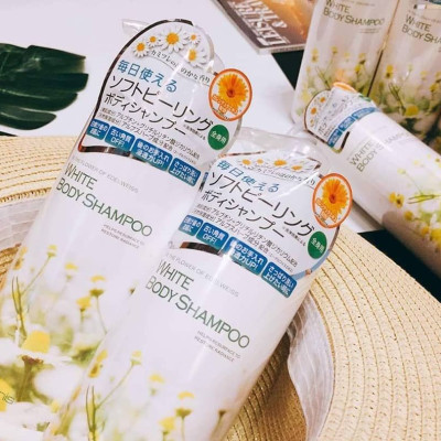 Sữa Tắm Trắng Da Dưỡng Ẩm Nhật Bản Manis White Body Shampoo 450ml, Tẩy Tế Bào Da Chết, Làm Sáng Da Và Ngăn Ngừa Lão Hóa