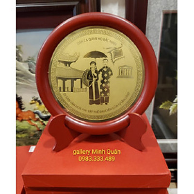 Quà tặng lưu niệm bày bàn - Anh hai chị hai hát Quan Họ lễ hội làng quê Bắc Ninh