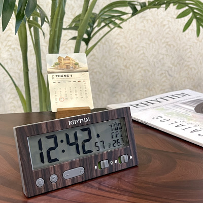 Đồng hồ Rhythm LCT108NR06 – KT 13.1 x 6.6 x 3.6cm, 150g. Vỏ nhựa. Dùng Pin.